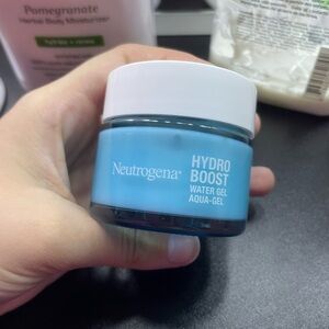 •Neutrogena Hydro Boost Water Gel•